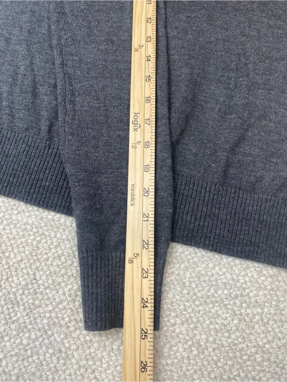 Banana Republic 100% Merino Wool V-Neck Sweater Men’s S Charcoal Gray